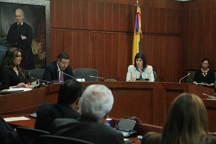 Ministra Abello propone unificar criterios en la implementación de fotomultas