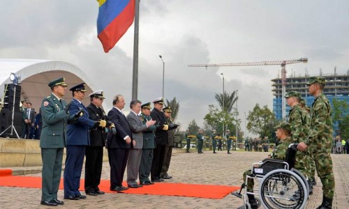 “Nuestros soldados, nuestros policías, sus familias, también son víctimas, han sido víctimas del conflicto armado”: Presidente Santos