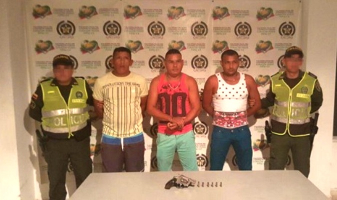 3 capturados en Malambo cuando se transportaban en una camioneta portando un revólver