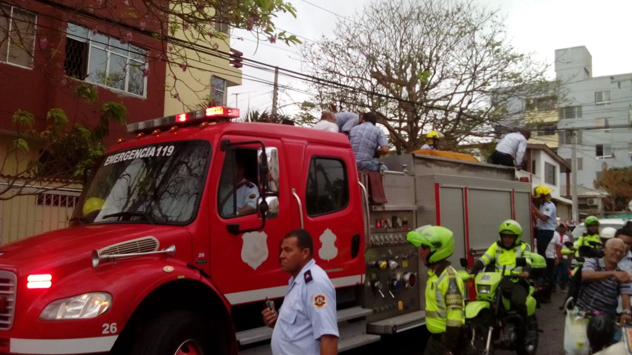 En máquina de bomberos fue trasladado Edgar Perea a la Catedral