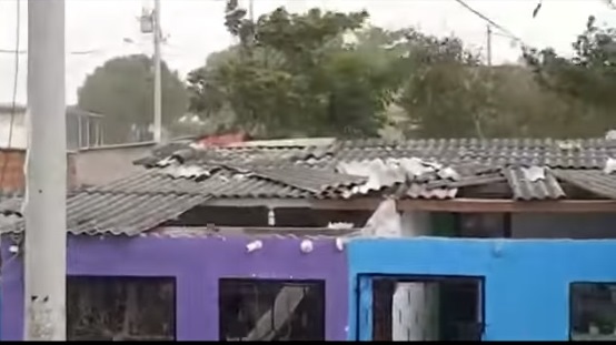 Distrito garantiza ayudas a las familias damnificadas por vendaval en el barrio Sourdis