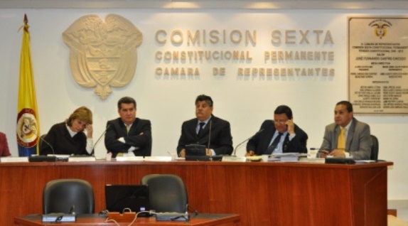 Aprueban en primer debate proyecto que obligaría a colegios a recibir estudiantes en semana de receso