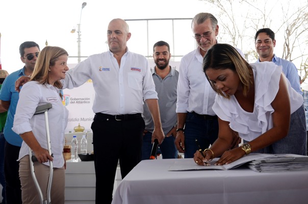 Firma de convenios para vivienda gratuita en el Atlántico (1)