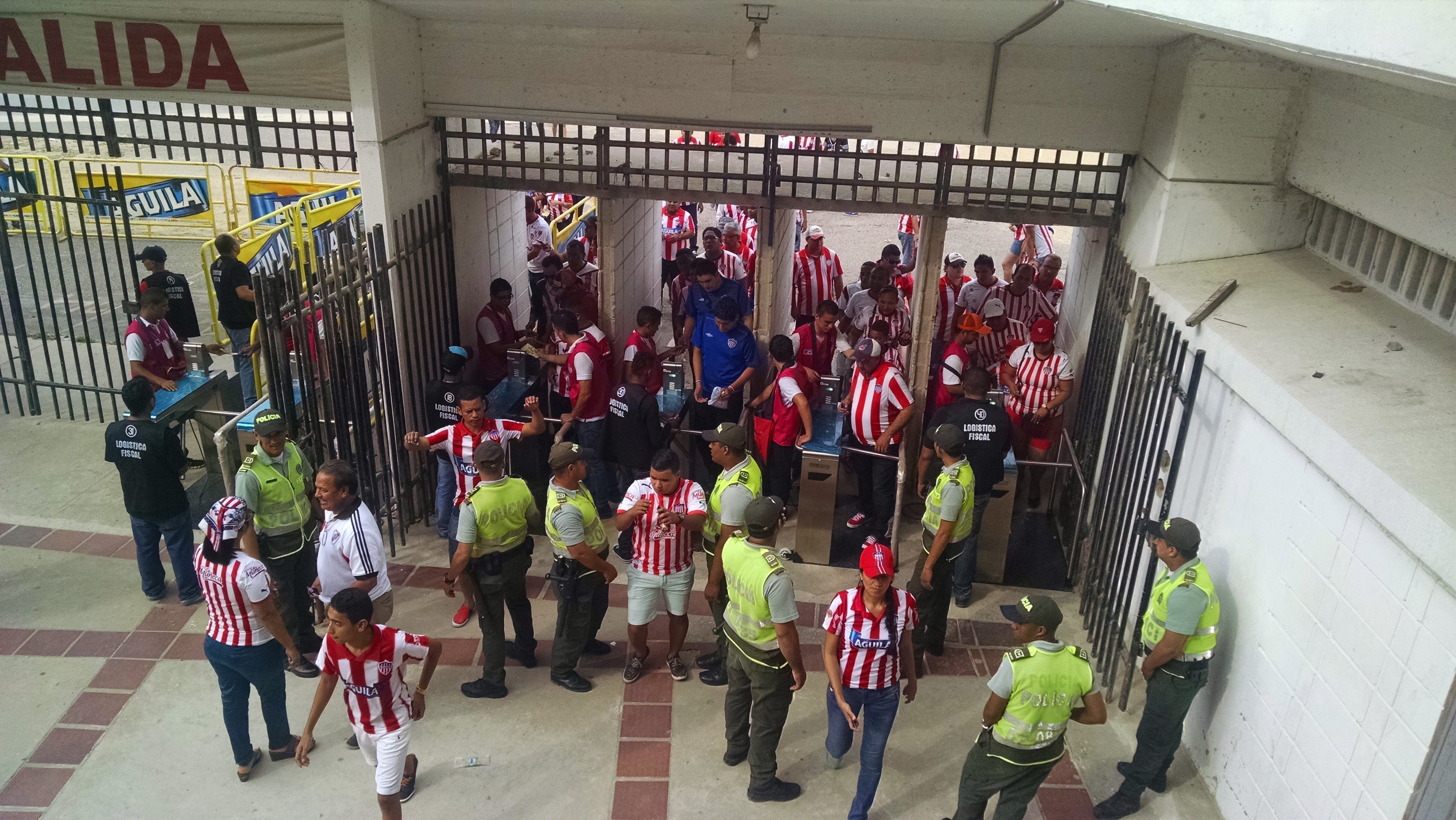Prohiben ingreso de barras visitantes para el partido Junior-Millonarios
