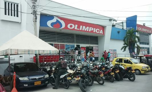 Delincuentes atracaron Supertienda Olimpica, en la Ciudadela