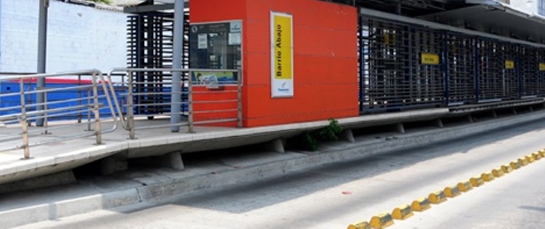 Transmetro rechaza agresión contra auxiliar de la Policía que prestaba servicio en estación Bario Abajo