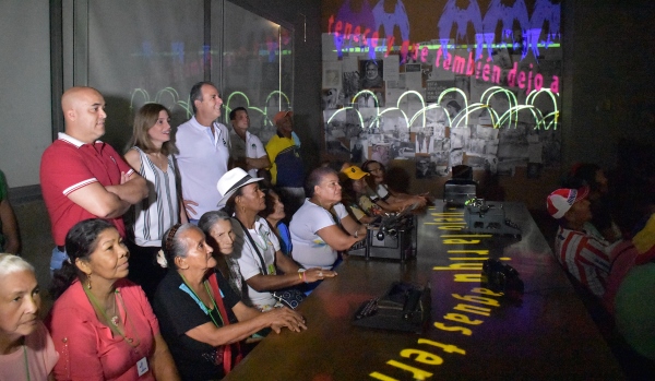 240 adultos mayores disfrutaron en el Museo del Caribe