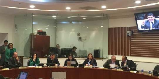 Aprobado en primer debate, proyecto que busca proteger a  usuarios de los servicios públicos