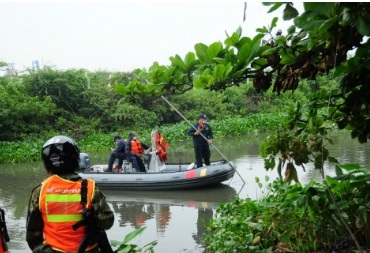 En las aguas del caño de la Auyama buscan cuerpos de un hombre y una mujer que habrían sido desmembrados