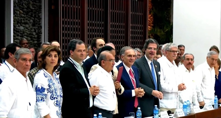 Firmado acuerdo histórico para el fin del conflicto entre el Gobierno y las FARC