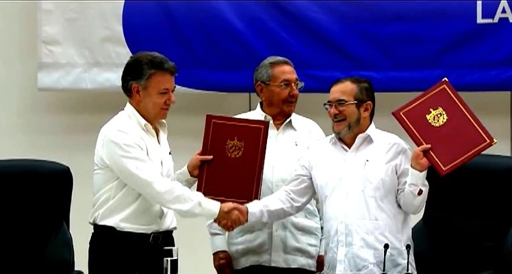 Firmado acuerdo histórico para el fin del conflicto entre el Gobierno y las FARC