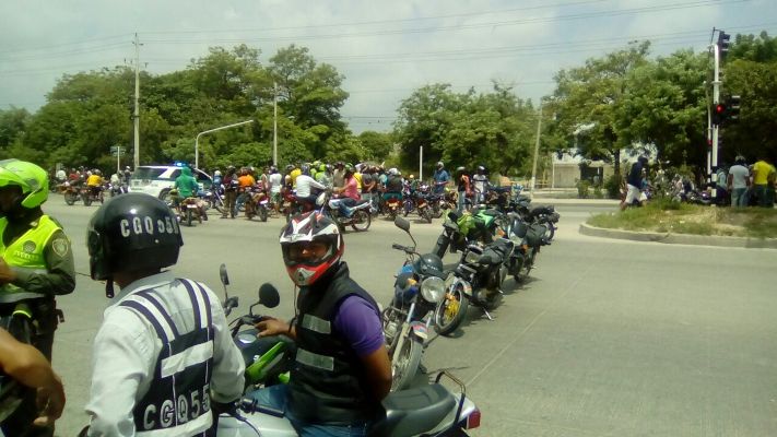 Mototaxistas protagonizan bloqueos en protesta por medidas de restricción a su circulación en Soledad