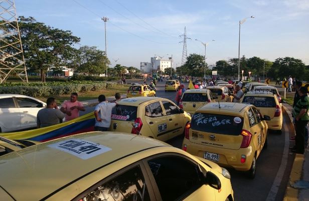 Taxistas protagonizan protestas por el servicio de UBER y supuesta persecución de las autoridades