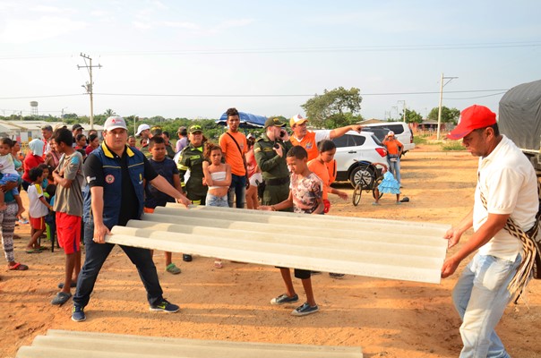 Ayudas también llegaron a los damnificados por vendaval en La Peña