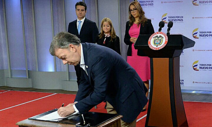 Nueva ley de crédito educativo con cero interés mejorará el acceso a la educación superior en Colombia: Presidente Santos