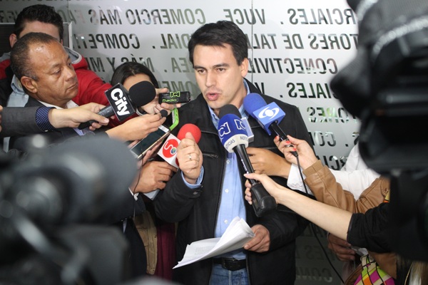 Gobierno presenta a transportadores propuesta de acuerdo para levantar paro camionero