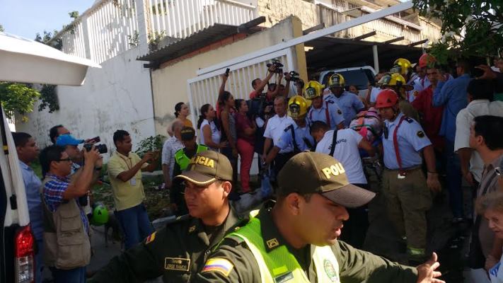 Mujer de 22 años se habría lanzado del cuarto piso de un edificio en Los Nogales