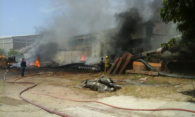 Pánico en sector industrial de la vía 40, por incendio accidental en bodega