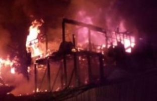 Incendio arrasó lujosas cabañas en complejo turístico de Palomino, La Guajira