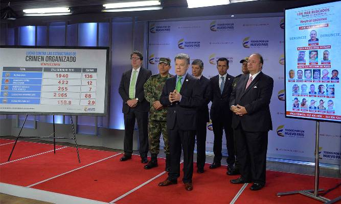 Santos lamenta muertes de miembros de la Fuerza Pública y ordena arreciar operativos en contra del ELN  