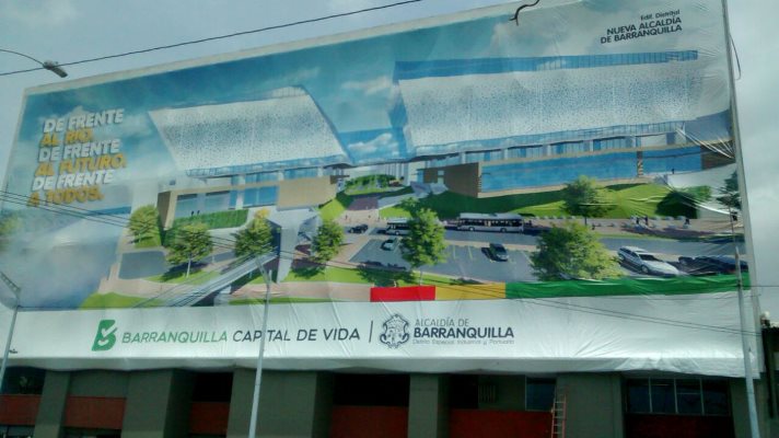 Ante quejas de vendedores, Distrito se compromete a revisar instalación de gigantesca valla en Fedecafé