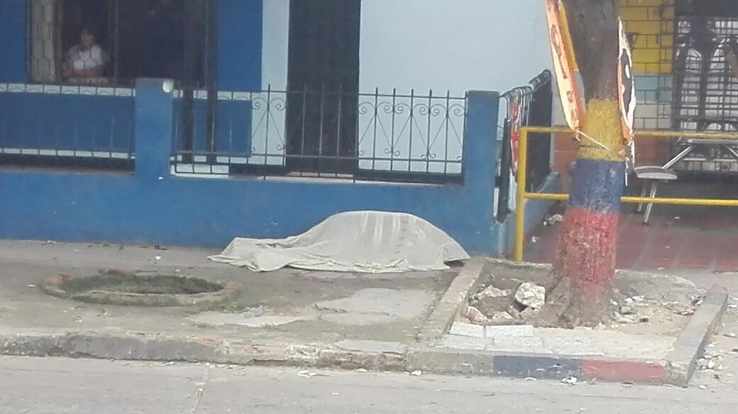 De 3 tiros matan a mototaxista en Cevillar
