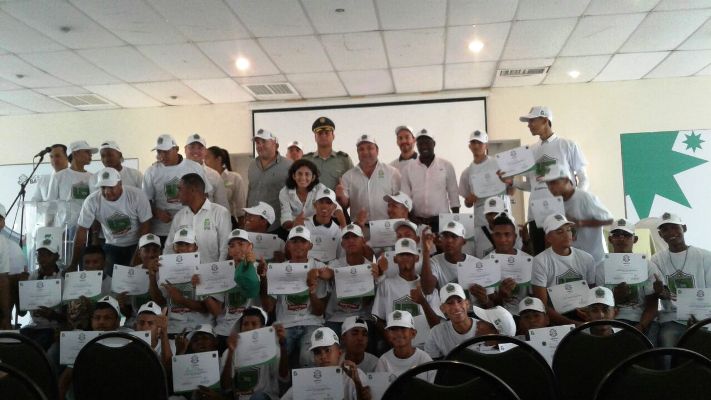 150jovenes_recibieron_grado_-disenadoressuenos