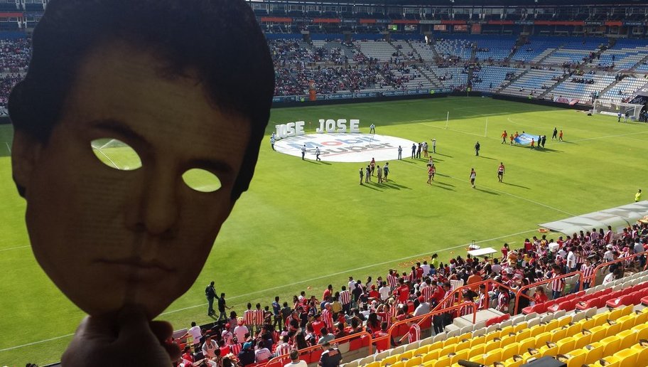Rinden homenaje de apoyo al cantante mexicano José José en el partido entre Pachuca vs Chivas