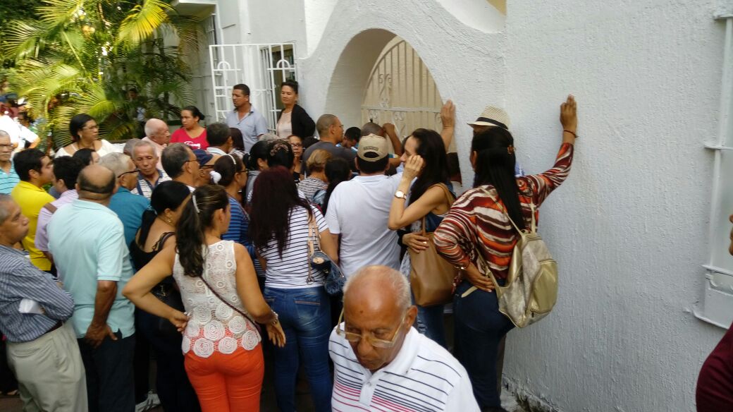 En medio de protestas, usuarios de Coomeva exigen un mejor servicio por parte de esa EPS