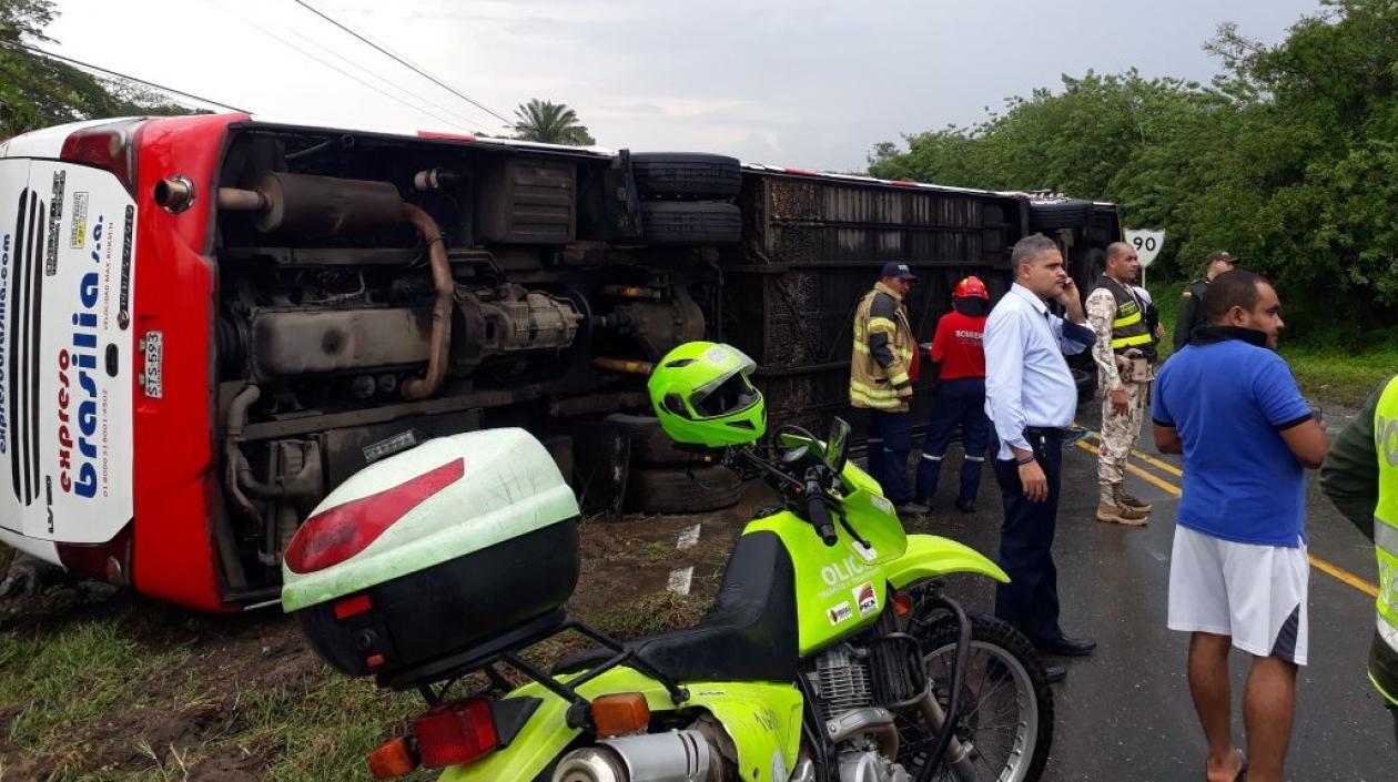 Un muerto y 25 herido deja accidente de bus de Brasilia en La ...