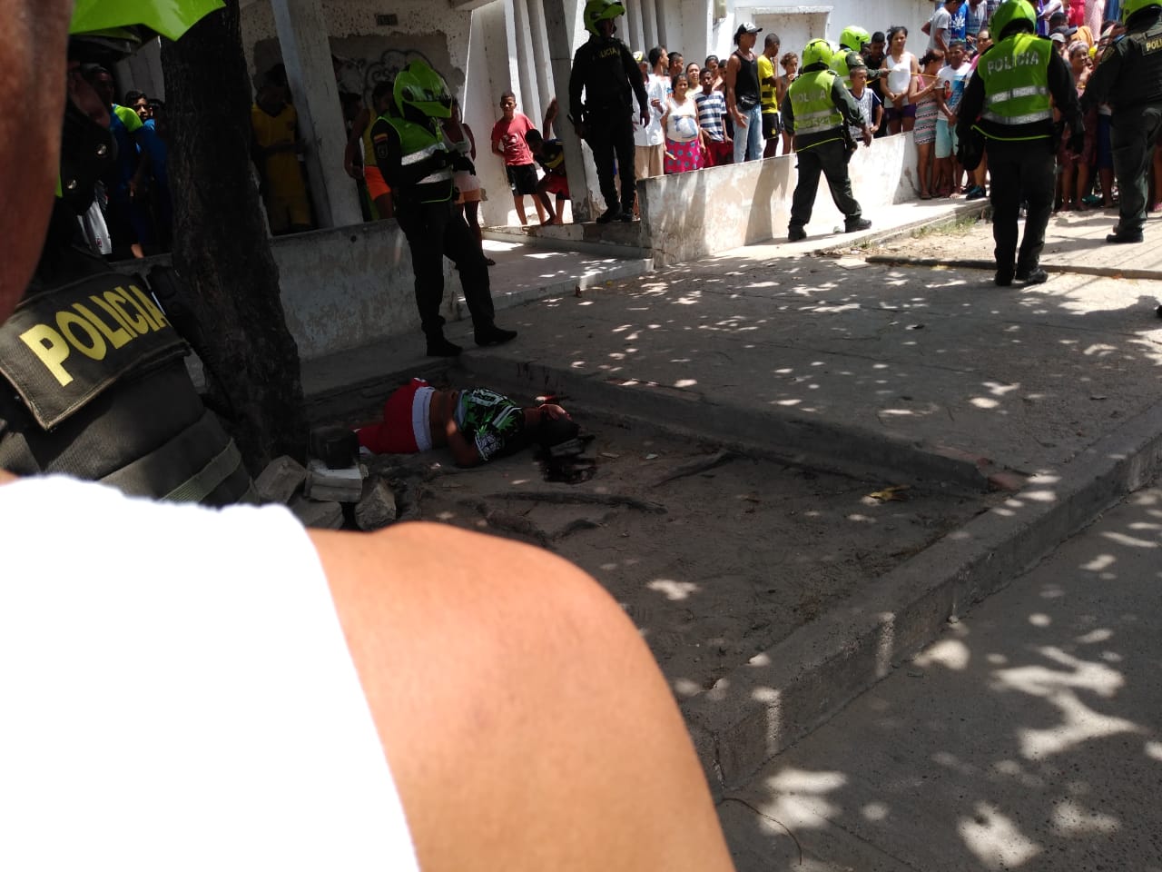 Sicarios en moto asesinan a bala a joven en el barrio La Luz - Emisora ...