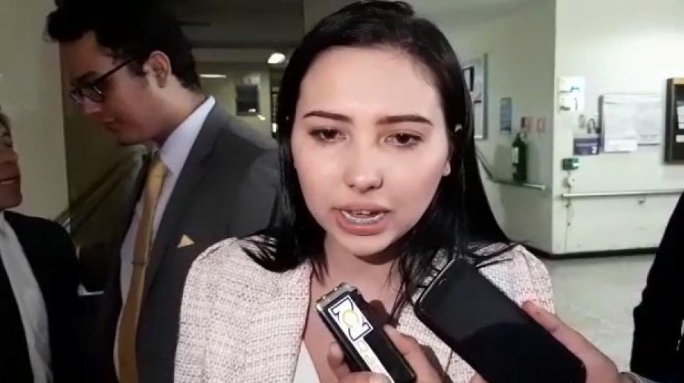 “Mi mamá no puede limpiar los pecados de todos los políticos corruptos”: hija de Aida Merlano