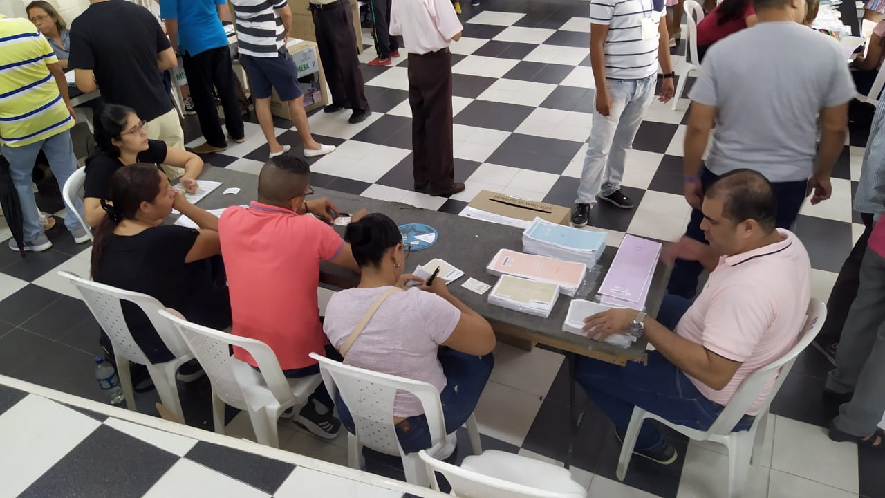 Pumarejo deposita su voto en La Enseñanza e invita a votar de manera libre y a conciencia