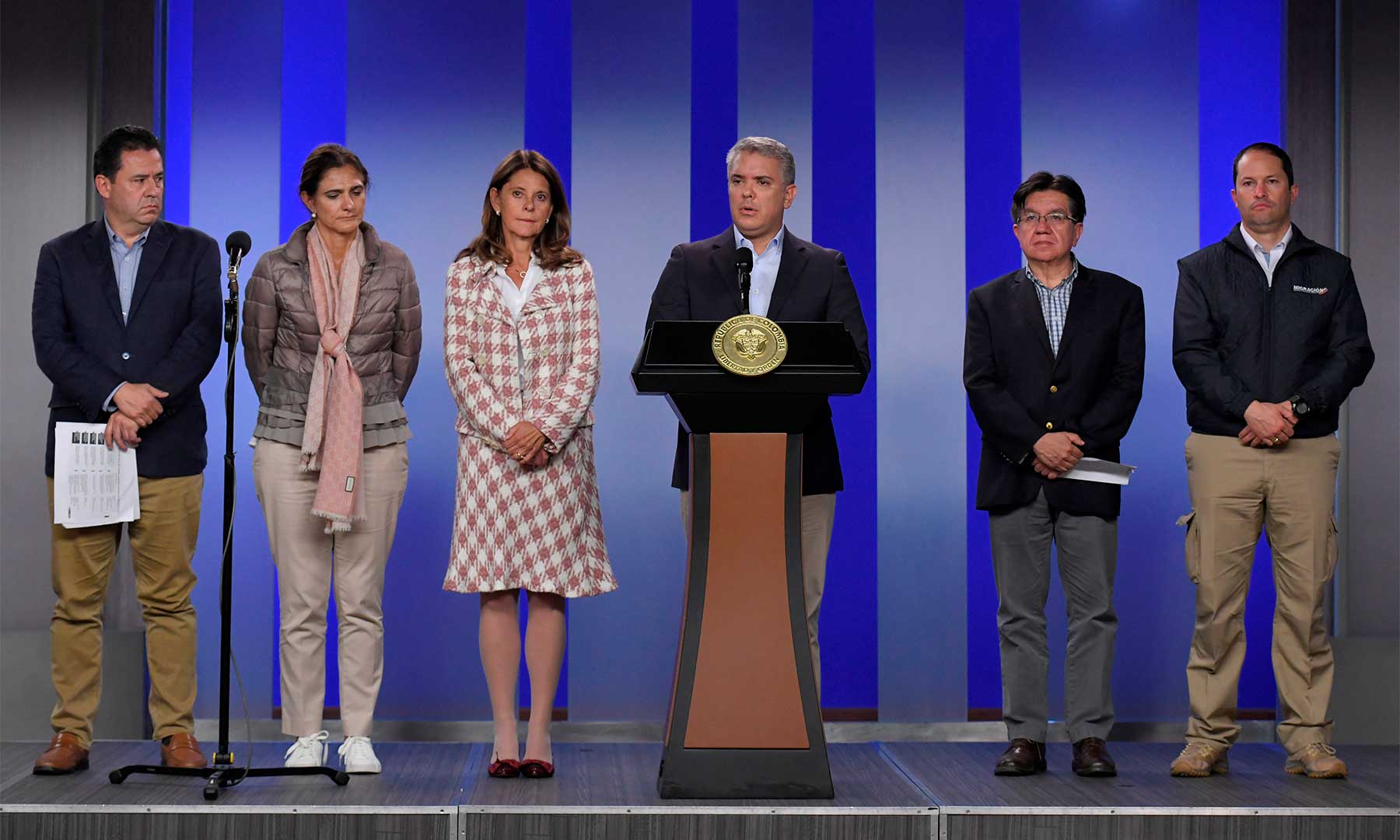 Colombia cierra frontera con Venezuela y restringe viajeros de Europa y Asia