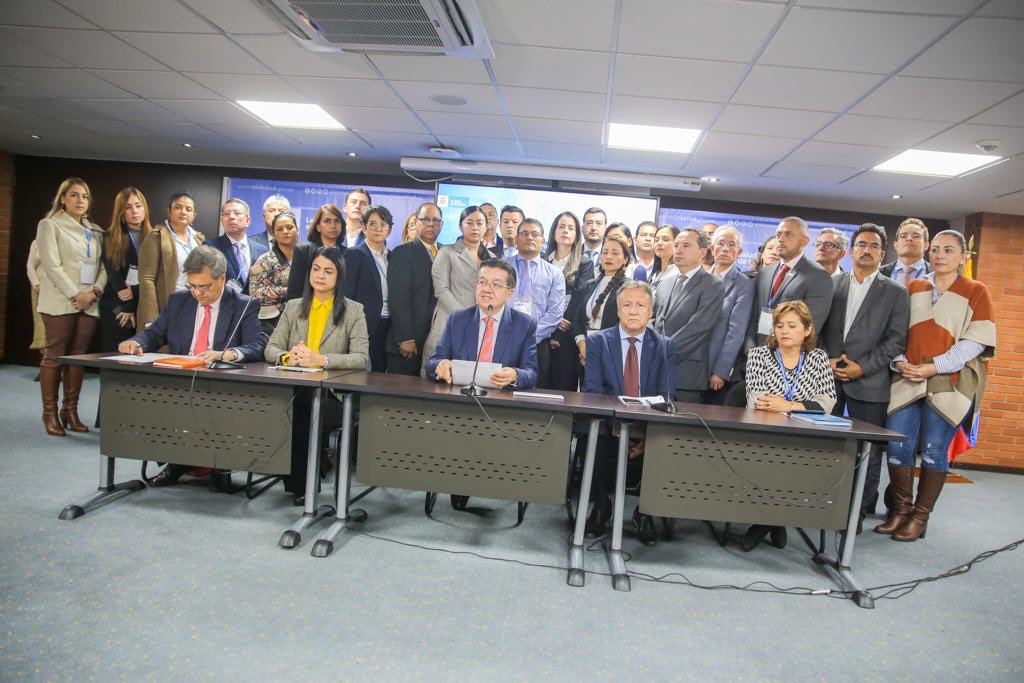 Minsalud descarta pacientes con COVID-19 en Colombia, pero avanza en planes para enfrentar esta amenaza