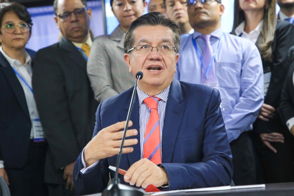Minsalud descarta pacientes con COVID-19 en Colombia, pero avanza en planes para enfrentar esta amenaza