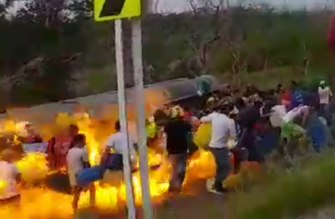 En video: Así fue la explosión en el camión cisterna volcado en la vía Ciénaga – Barranquilla