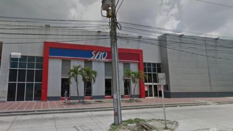 En SAO Macarena, ladrón rompió vitrinas y robó 23 celulares de alta gama