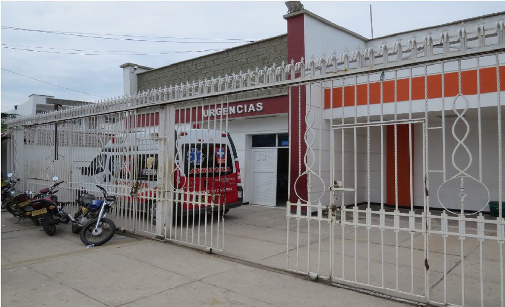 Hombre fue herido de dos disparos en la puerta de su casa