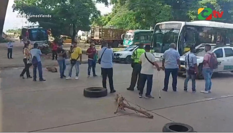 Se registran bloqueos y protestas de conductores de bus en Soledad y el sur de Barranquilla