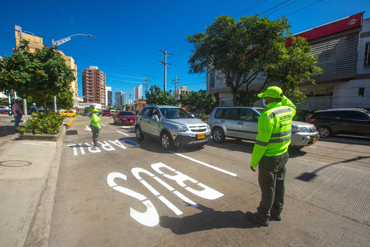 Comienzan controles sobre el carril preferencial para el transporte público colectivo en la calle 76