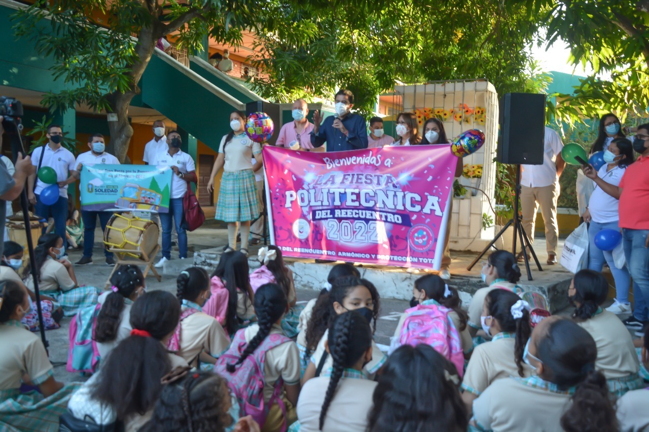 52 mil estudiantes de colegios oficiales iniciaron clases presenciales ...