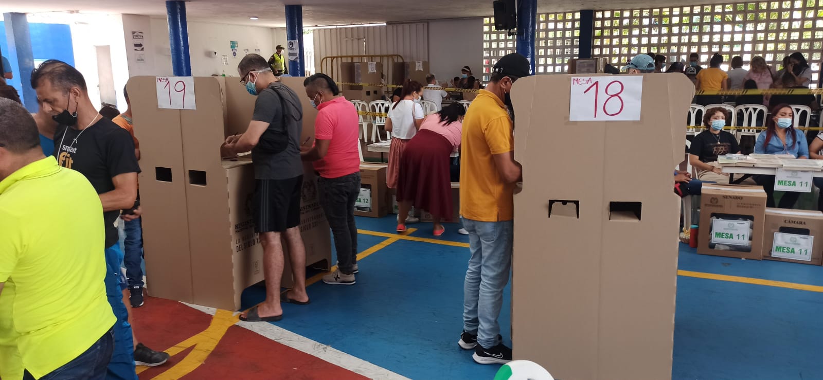 Culminaron votaciones para Congreso y consultas presidenciales en Colombia