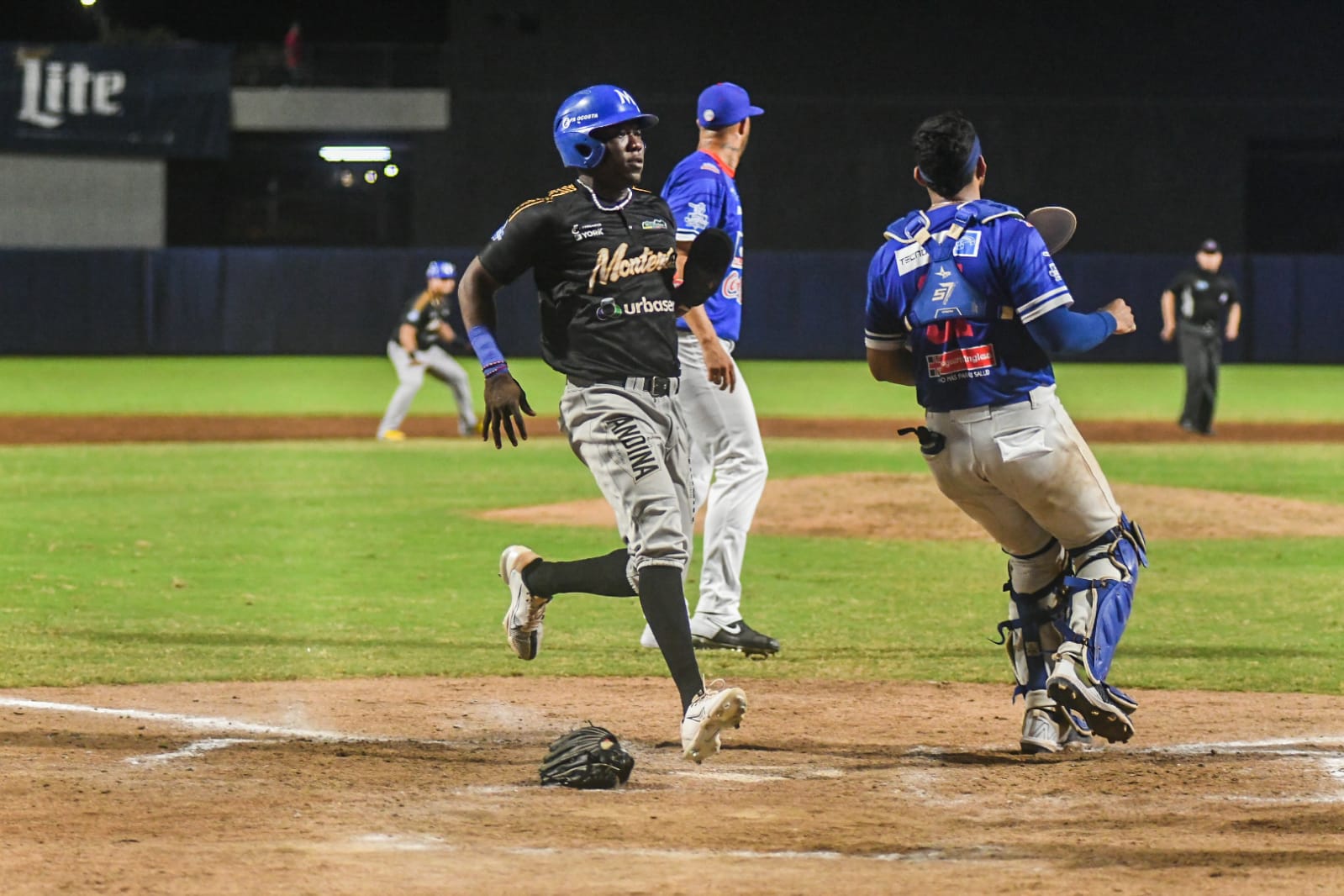 Caimanes pierde en Barranquilla ante Vaqueros