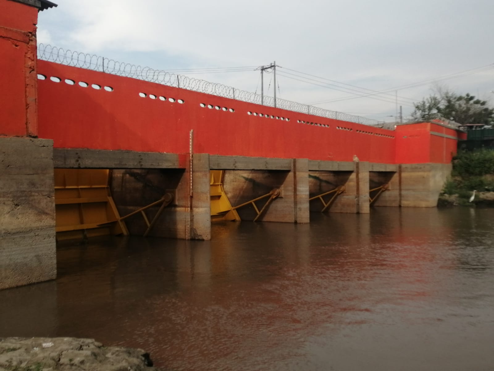 En La Peña, piden que no se cierre la salida de agua del embalse de El Guájaro