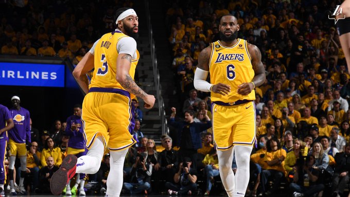 Davis, LeBron James y Lakers pegan primero en serie ante los Warriors