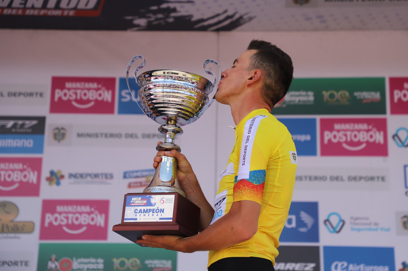 Germán Darío Gómez es bicampeón de la Vuelta de la Juventud