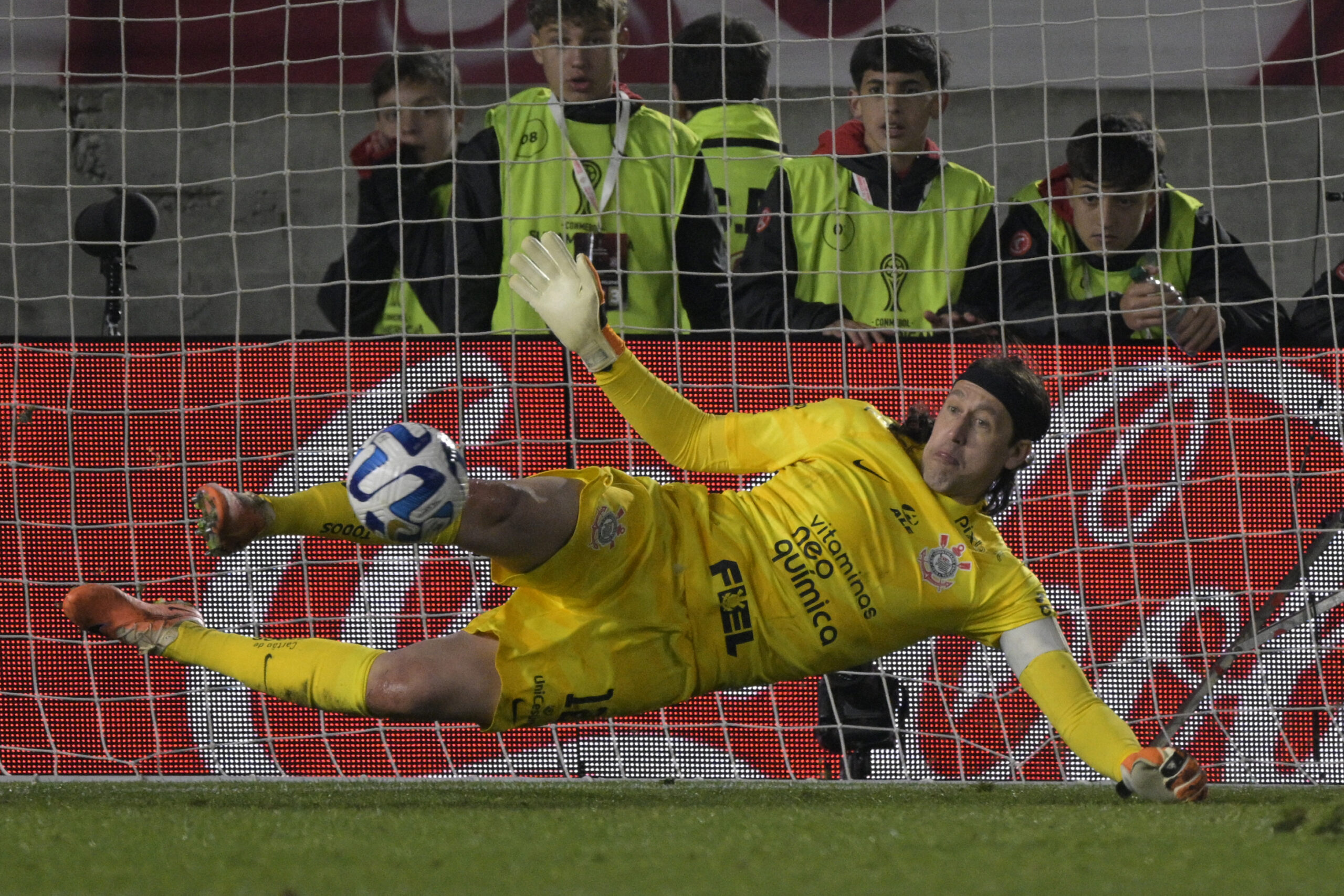 Corinthians avanzó en la Copa Suramericana desde el punto penal