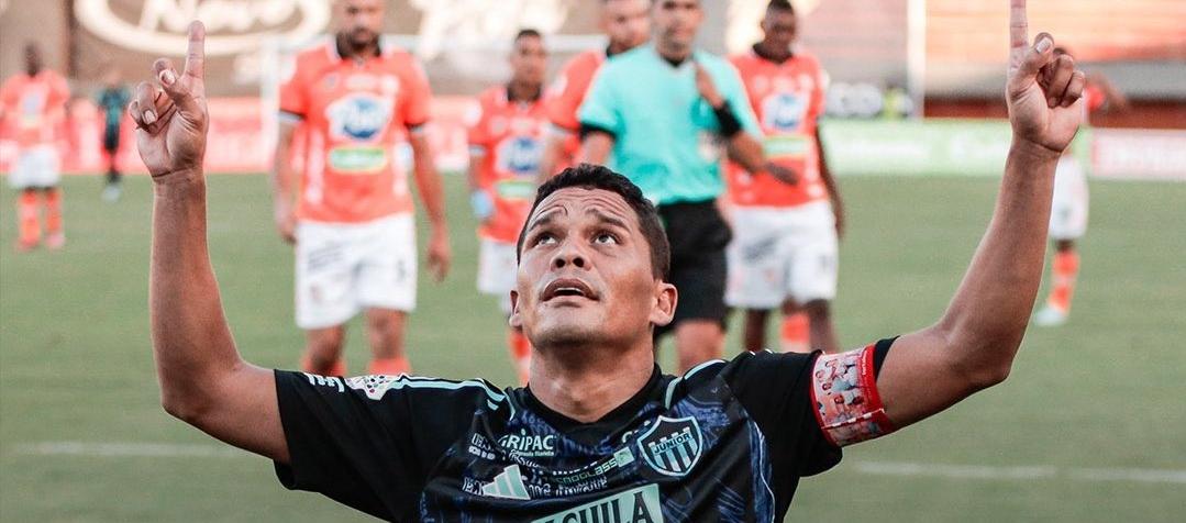 Con doblete de Carlos Bacca, Junior venció a Envigado de visitante ...