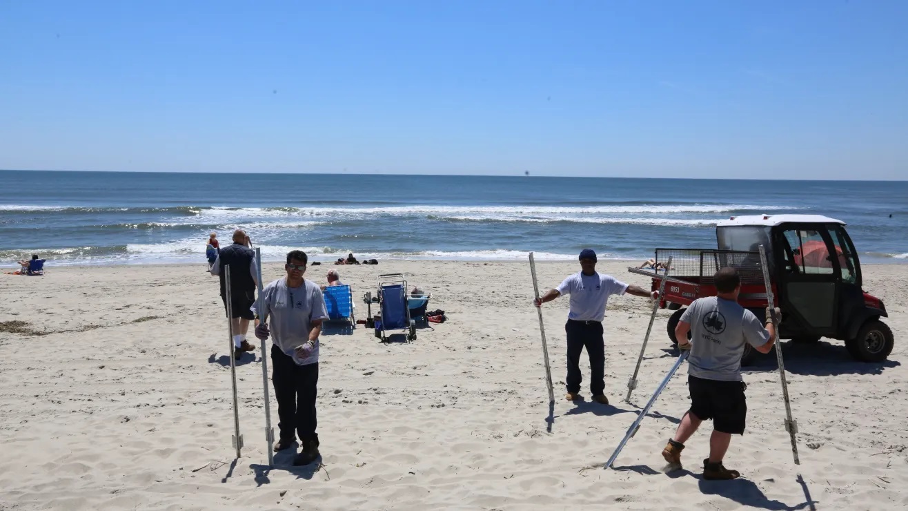 Tiburón muerde a una mujer en una playa de Nueva York
